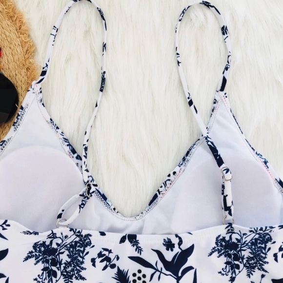 🌟ONLY 1 LEFT🌟 adorable one piece - Picture 4 of 7